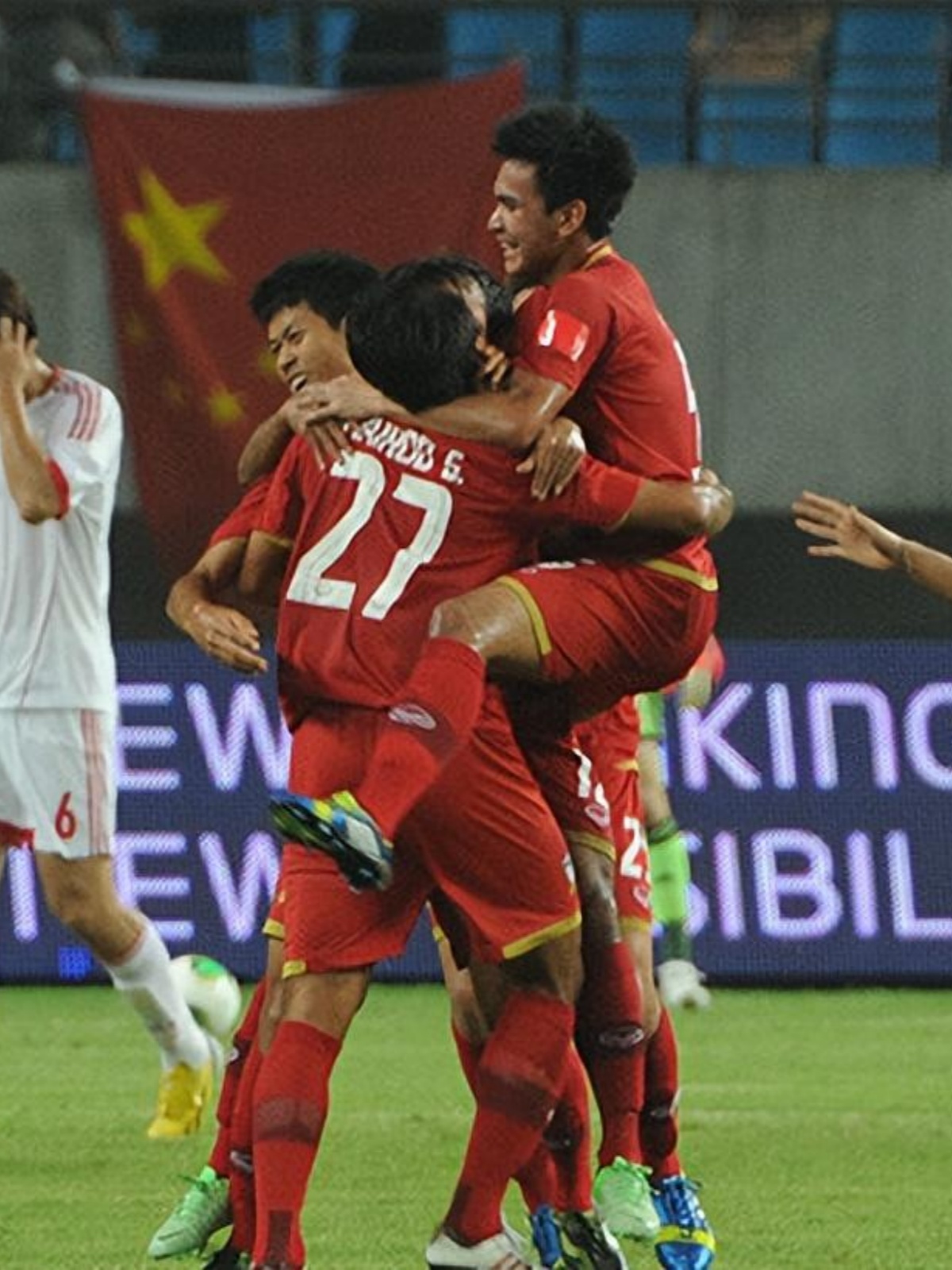 在线牛牛-中国球场冲突视频