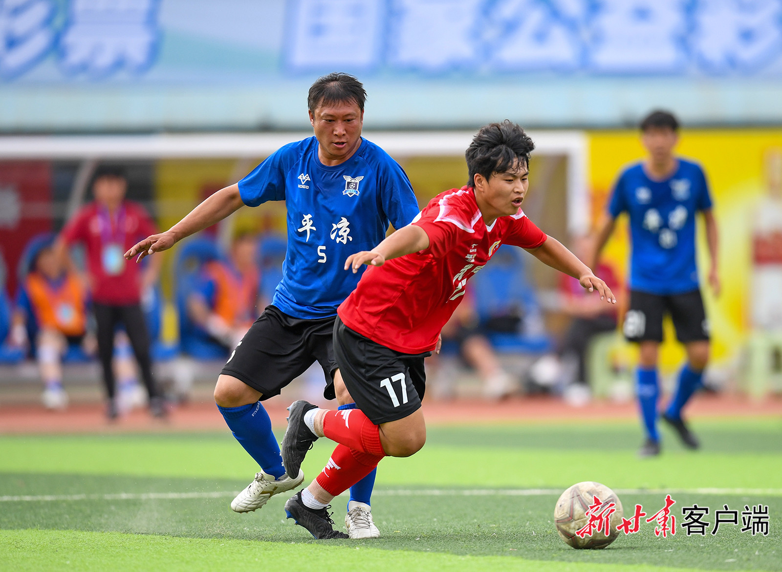 牛牛游戏-包含热门球队巅峰对决，球员技艺娴熟打出高水平比赛的词条